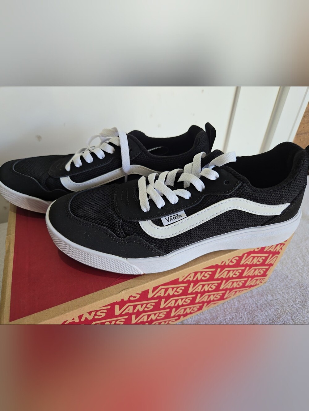 🖤Brand New Vans Range Exp sneakers, Mens/Boys Size 6🖤